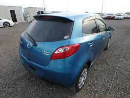 Mazda Demio Skyactive full