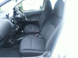 Nissan March full