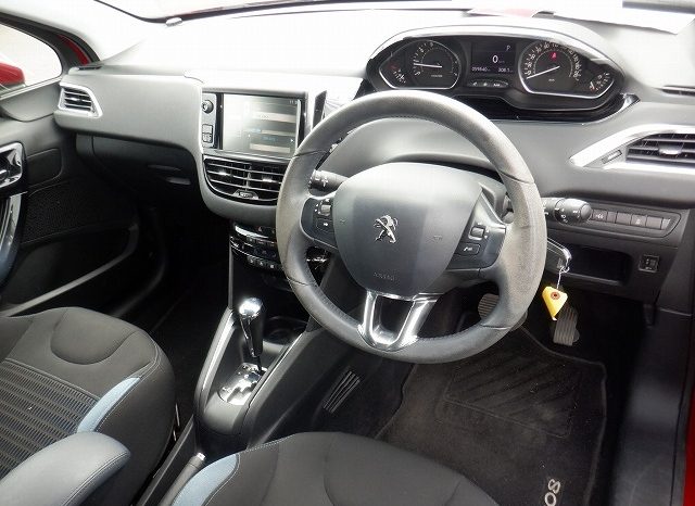 Peugeot 208 full