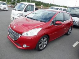 Peugeot 208 full