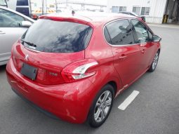 Peugeot 208 full