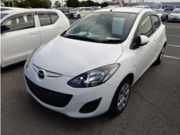 Mazda Demio Skyactive full