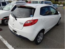 Mazda Demio Skyactive full