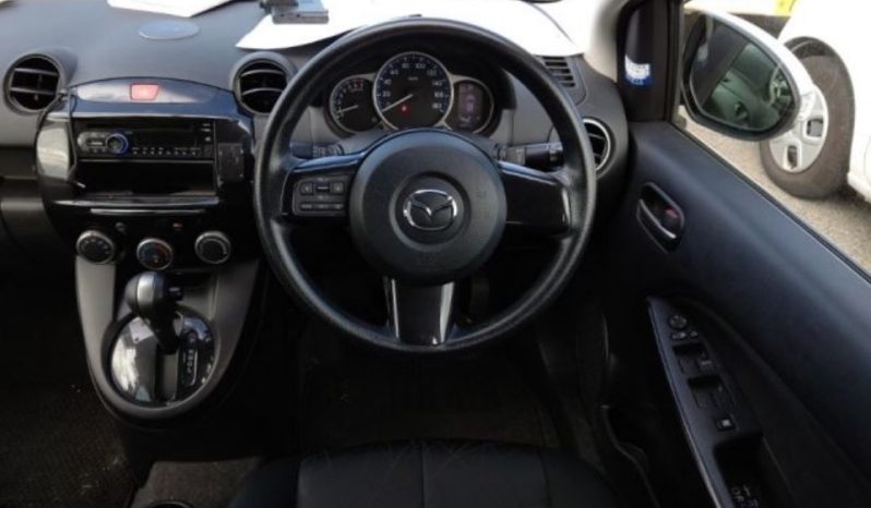Mazda Demio Skyactive full