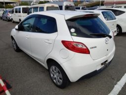 Mazda Demio Skyactive full