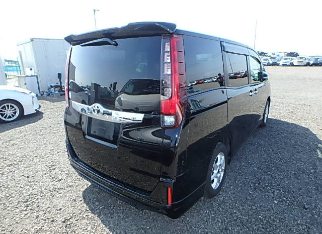 Toyota Noah full