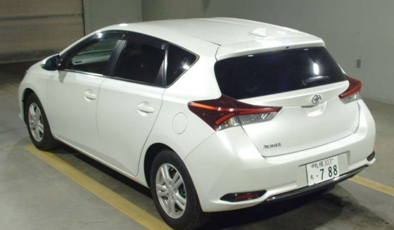 Toyota Auris full