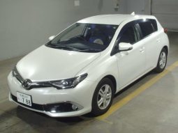 Toyota Auris full