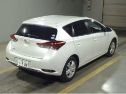 Toyota Auris full