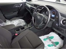 Toyota Auris full