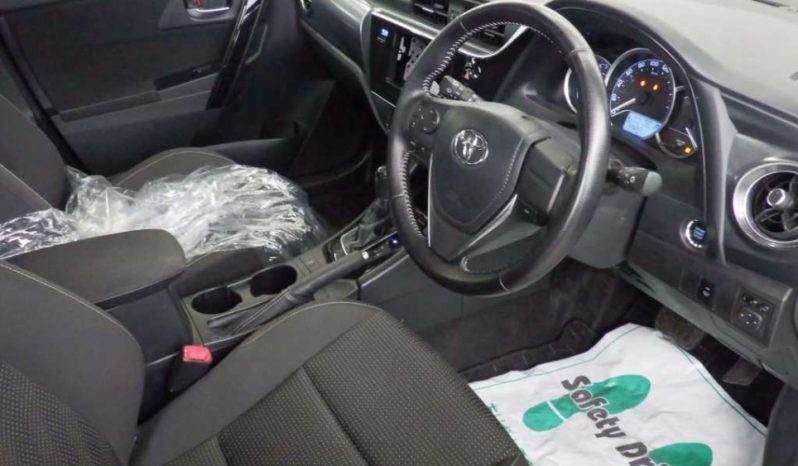 Toyota Auris full