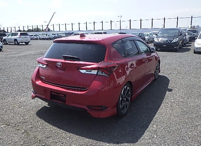 Toyota Auris full