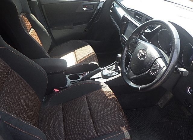 Toyota Auris full