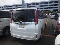 Toyota Noah full