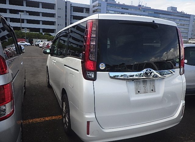 Toyota Noah full