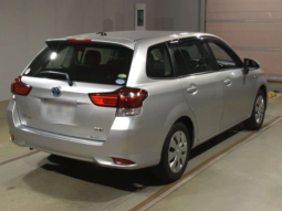 Toyota Fielder Hybrid full