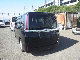 Toyota Noah full