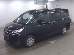 Toyota Noah full