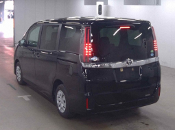 Toyota Noah full