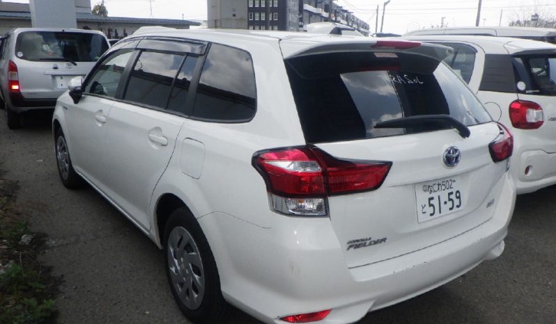 Toyota Fielder Hybrid full