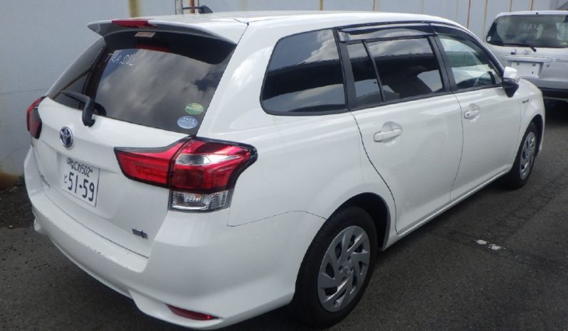 Toyota Fielder Hybrid full