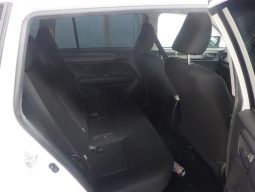 Toyota Fielder Hybrid full